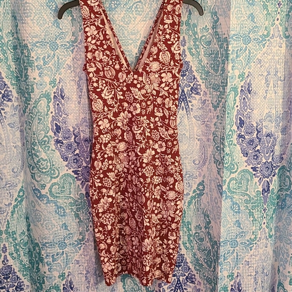 Faux wrap v neck tulip hem dress - Picture 2 of 4